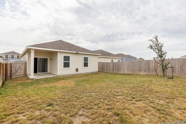 5631 PEARL MDW, Converse, TX 78109