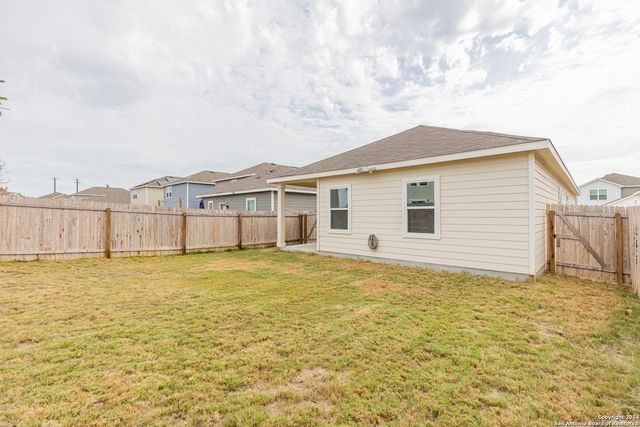 5631 PEARL MDW, Converse, TX 78109