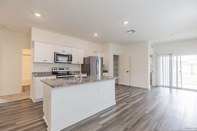 5631 PEARL MDW, Converse, TX 78109