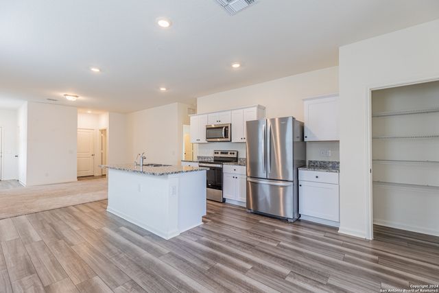 5631 PEARL MDW, Converse, TX 78109