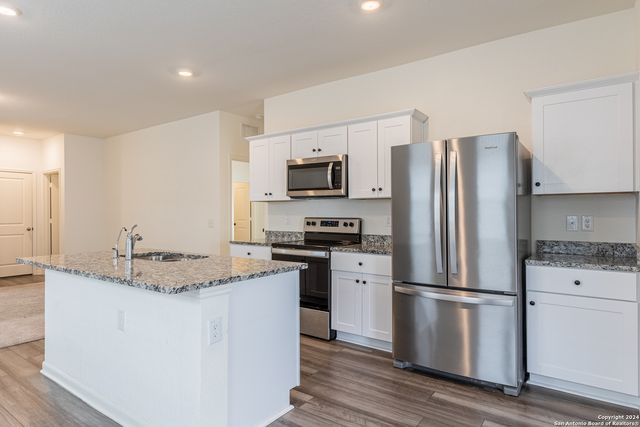 5631 PEARL MDW, Converse, TX 78109