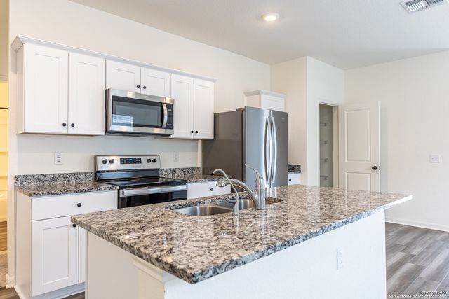 5631 PEARL MDW, Converse, TX 78109