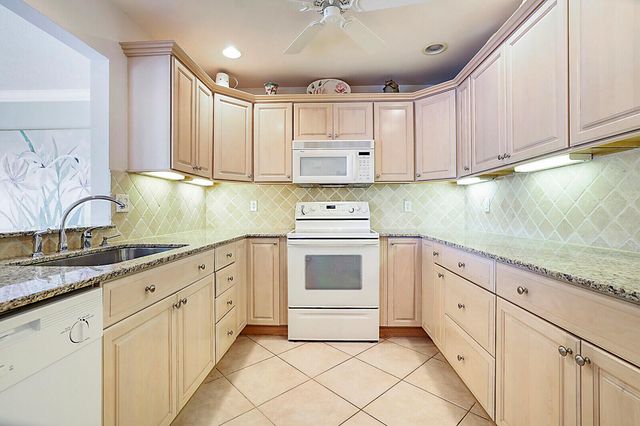 5611 SE Foxcross Place 5611, Stuart, FL 34997