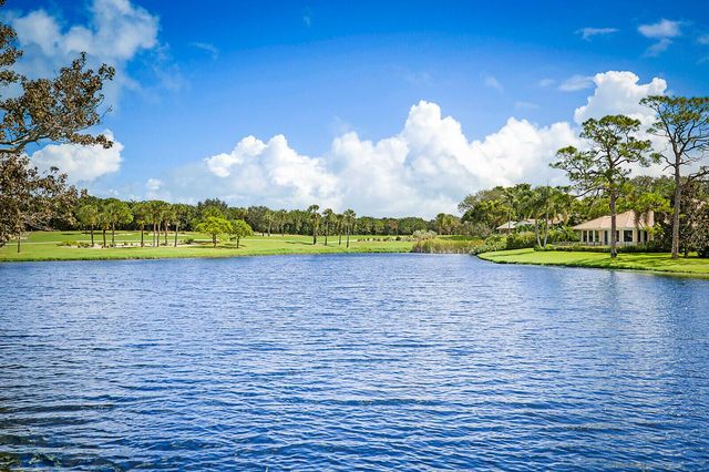5611 SE Foxcross Place 5611, Stuart, FL 34997