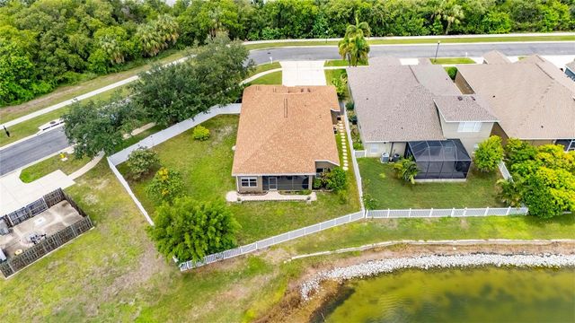 1724 MIRA LAGO CIRCLE, Ruskin, FL 33570