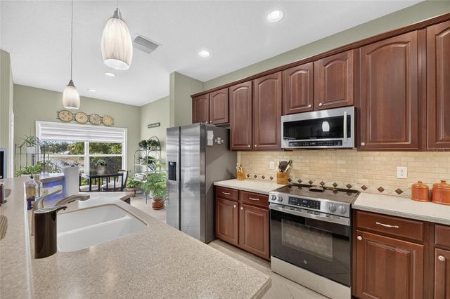 1724 MIRA LAGO CIRCLE, Ruskin, FL 33570