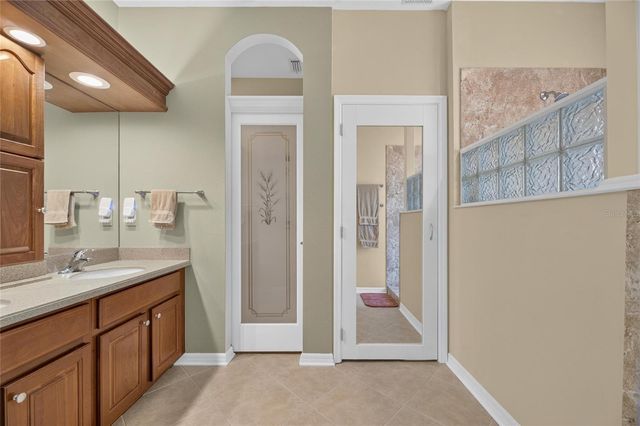 1724 MIRA LAGO CIRCLE, Ruskin, FL 33570