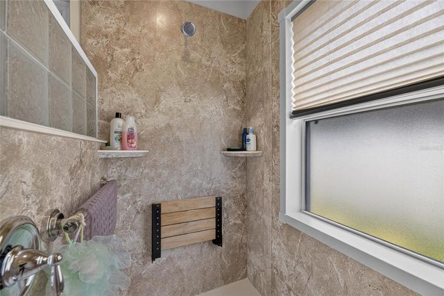 1724 MIRA LAGO CIRCLE, Ruskin, FL 33570