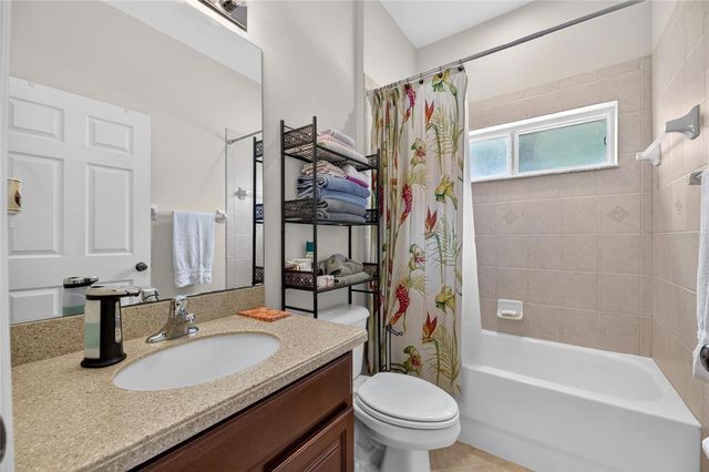 1724 MIRA LAGO CIRCLE, Ruskin, FL 33570