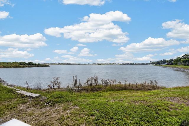 1724 MIRA LAGO CIRCLE, Ruskin, FL 33570