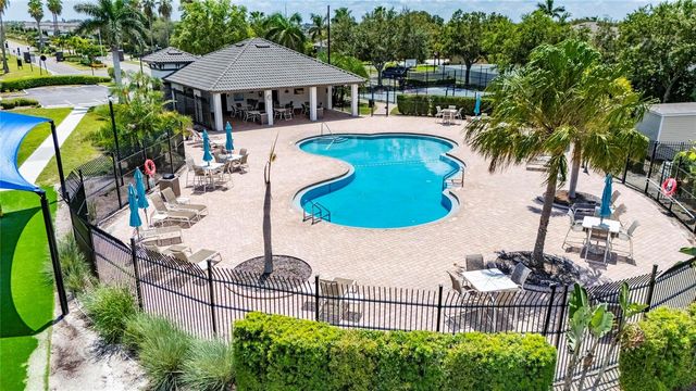 1724 MIRA LAGO CIRCLE, Ruskin, FL 33570