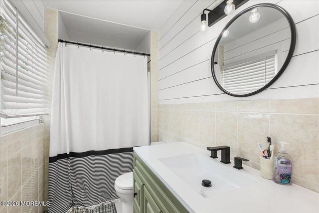 12 Maxwell Lane, Manalapan, NJ 07726