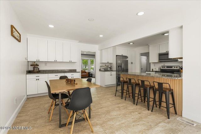 12 Maxwell Lane, Manalapan, NJ 07726