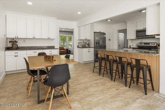 12 Maxwell Lane, Manalapan, NJ 07726