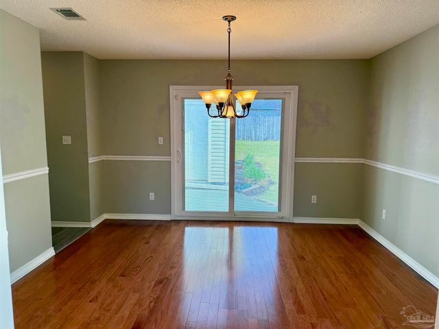 2121 Pin High Dr, Pensacola, FL 32526