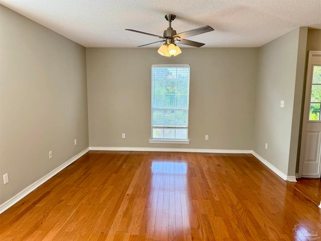 2121 Pin High Dr, Pensacola, FL 32526