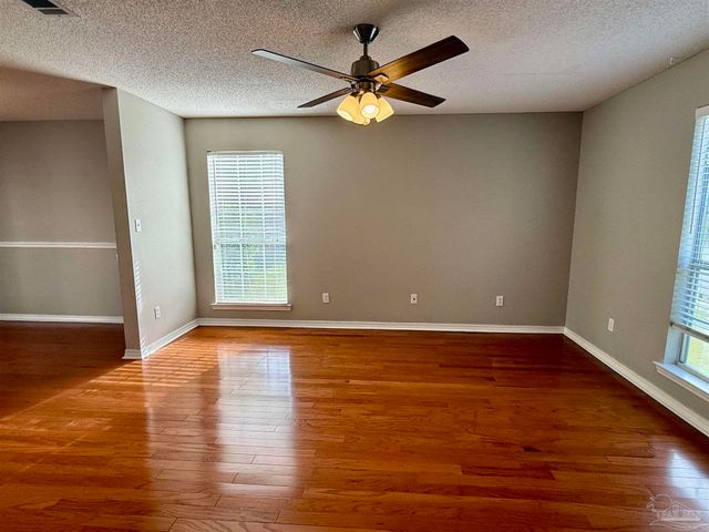 2121 Pin High Dr, Pensacola, FL 32526