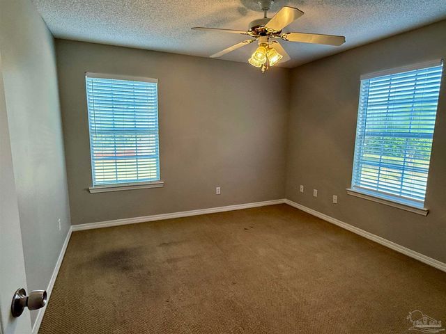 2121 Pin High Dr, Pensacola, FL 32526
