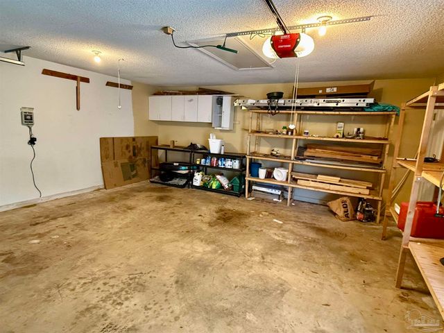 2121 Pin High Dr, Pensacola, FL 32526