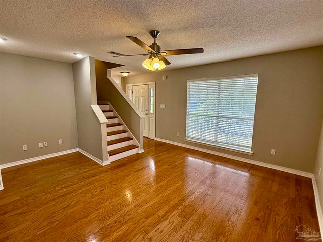 2121 Pin High Dr, Pensacola, FL 32526
