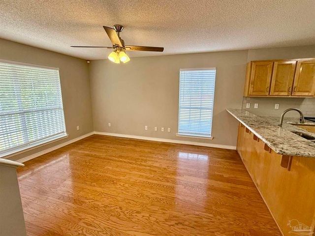 2121 Pin High Dr, Pensacola, FL 32526
