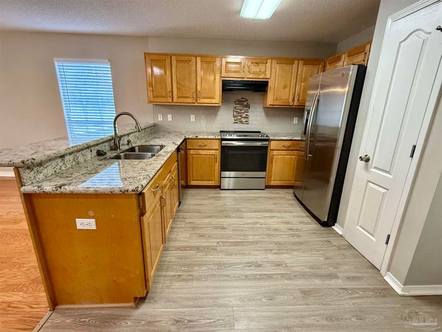 2121 Pin High Dr, Pensacola, FL 32526