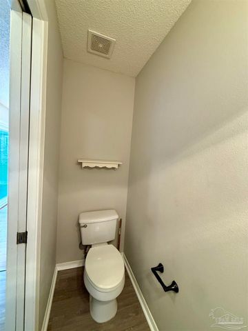 2121 Pin High Dr, Pensacola, FL 32526