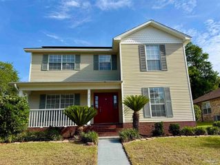 2121 Pin High Dr, Pensacola, FL 32526