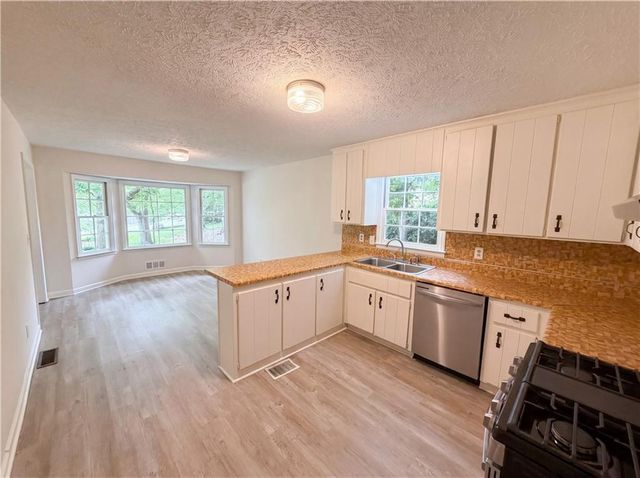 6658 Dearborn Drive, Acworth, GA 30102