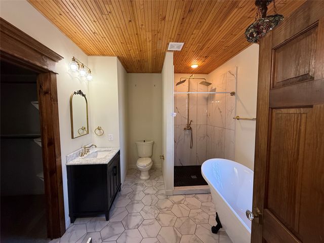 202 Throckmorton Street, Weatherford, TX 76086