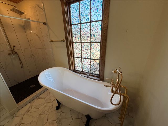 202 Throckmorton Street, Weatherford, TX 76086