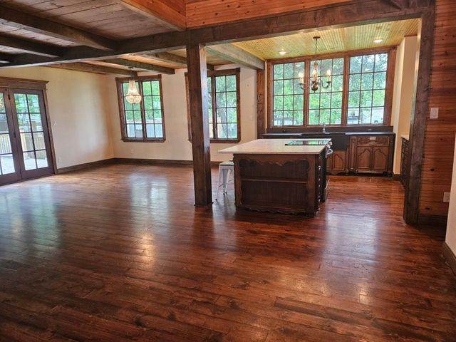 202 Throckmorton Street, Weatherford, TX 76086