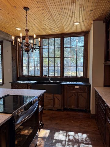 202 Throckmorton Street, Weatherford, TX 76086