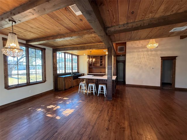 202 Throckmorton Street, Weatherford, TX 76086