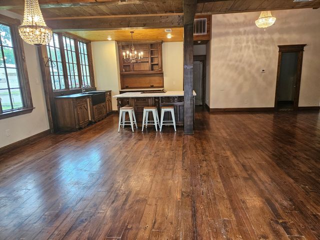 202 Throckmorton Street, Weatherford, TX 76086