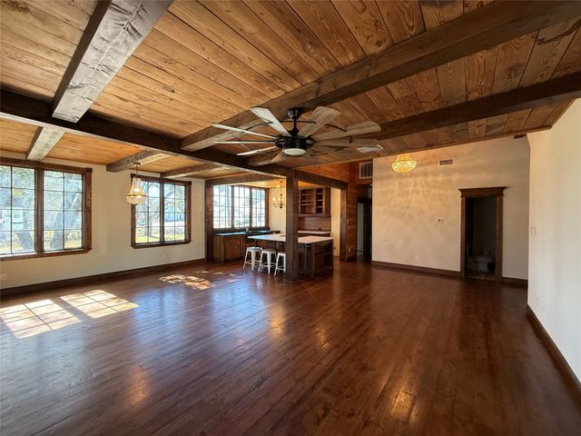 202 Throckmorton Street, Weatherford, TX 76086