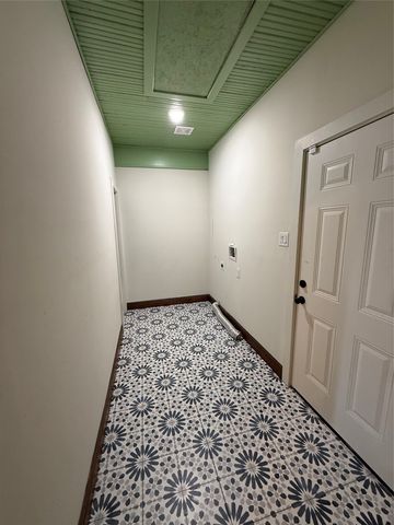 202 Throckmorton Street, Weatherford, TX 76086