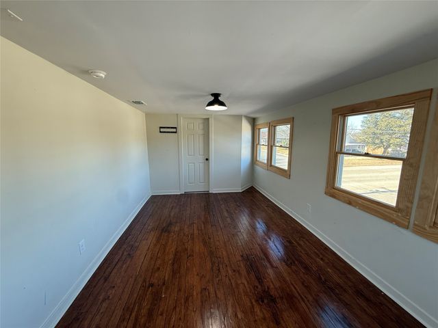 202 Throckmorton Street, Weatherford, TX 76086