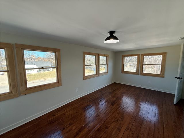 202 Throckmorton Street, Weatherford, TX 76086