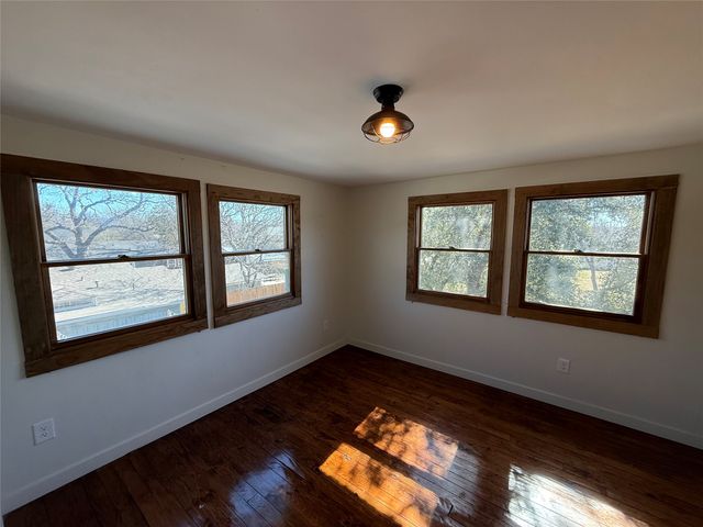 202 Throckmorton Street, Weatherford, TX 76086