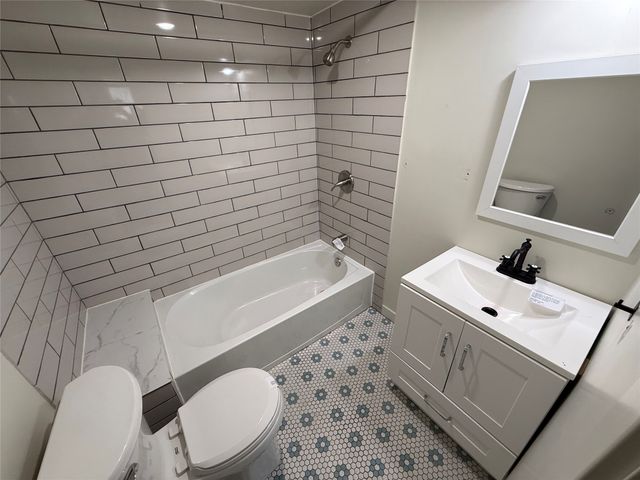 202 Throckmorton Street, Weatherford, TX 76086