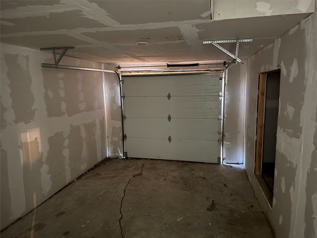 202 Throckmorton Street, Weatherford, TX 76086