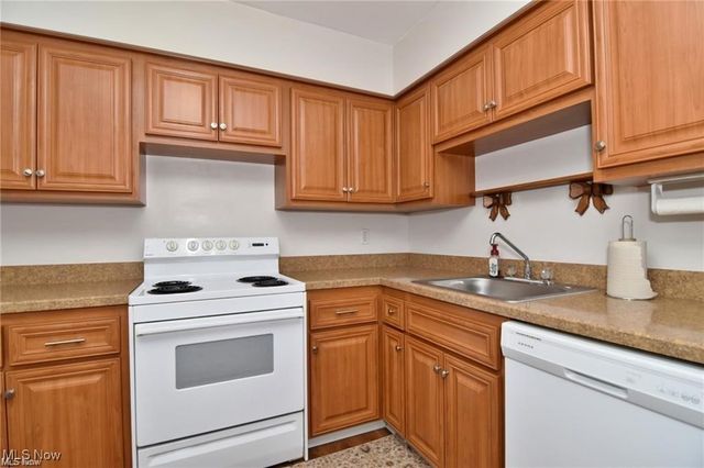 2854 Pease Drive, Rocky River, OH 44116