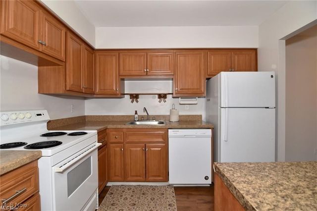 2854 Pease Drive, Rocky River, OH 44116