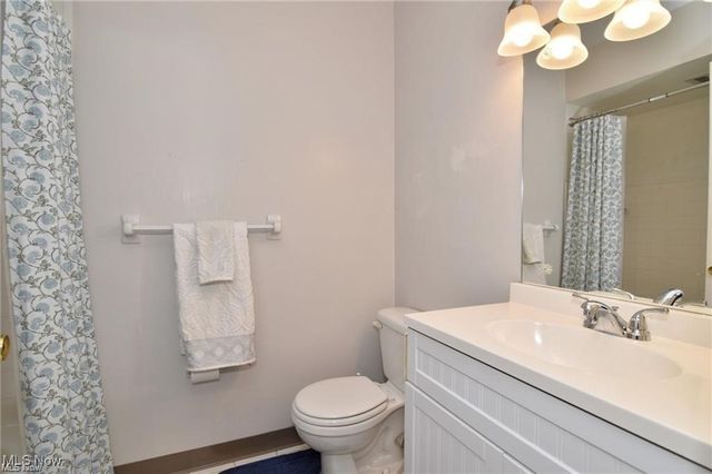 2854 Pease Drive, Rocky River, OH 44116