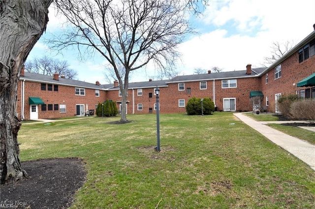 2854 Pease Drive, Rocky River, OH 44116