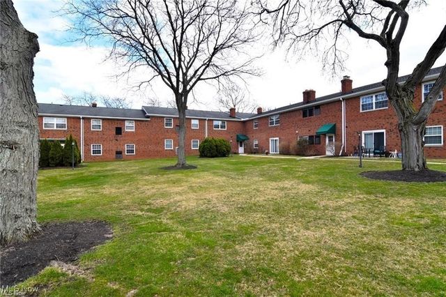 2854 Pease Drive, Rocky River, OH 44116