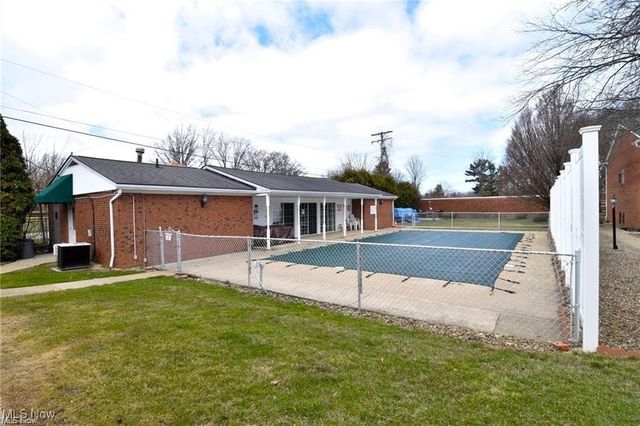 2854 Pease Drive, Rocky River, OH 44116