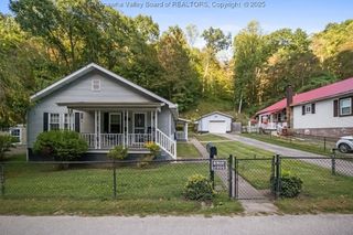 1585 Point Lick Drive, Charleston, WV 25306