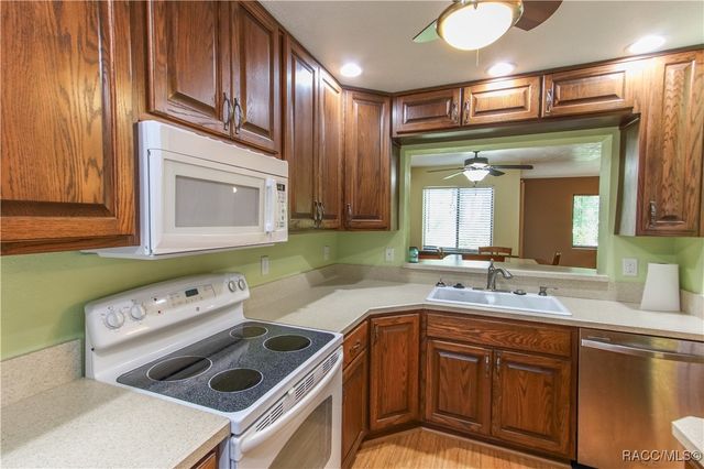 7 Moser Court N, Homosassa, FL 34446